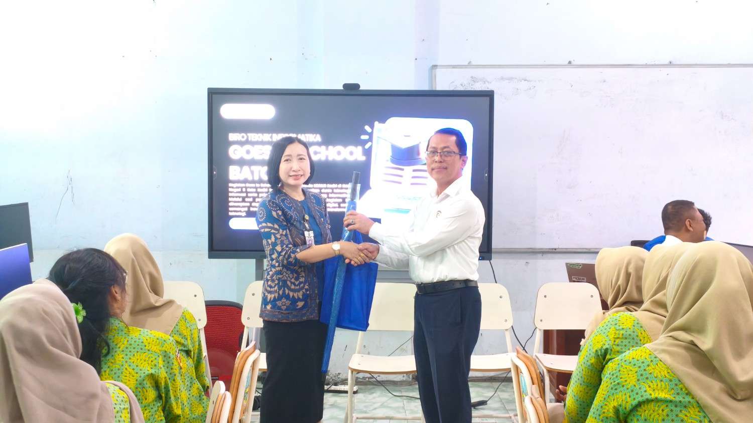 GOES TO SCHOOL BATCH 2